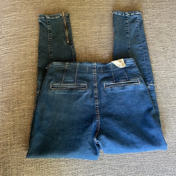 NWT FREE PEOPLE Bella Micro Mid Rise Skinny Jeans! - Picture 4 of 7
